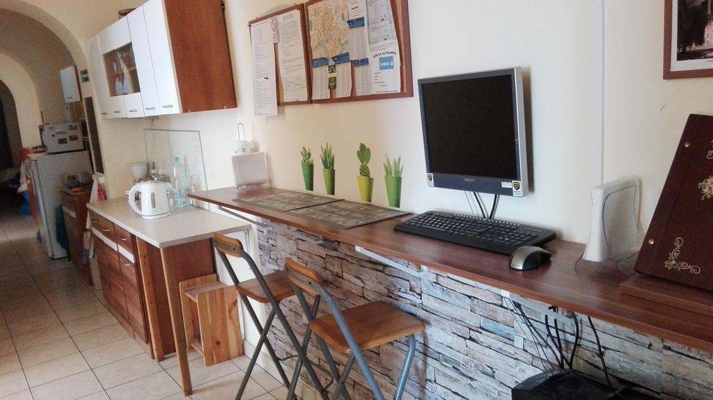 Hostel Aleje 28 คราคูฟ ภายนอก รูปภาพ