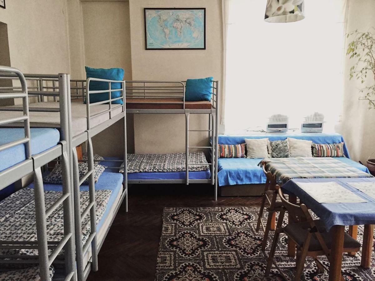 Hostel Aleje 28 คราคูฟ ภายนอก รูปภาพ